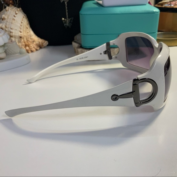 Sunglasses - Picture 3 of 4